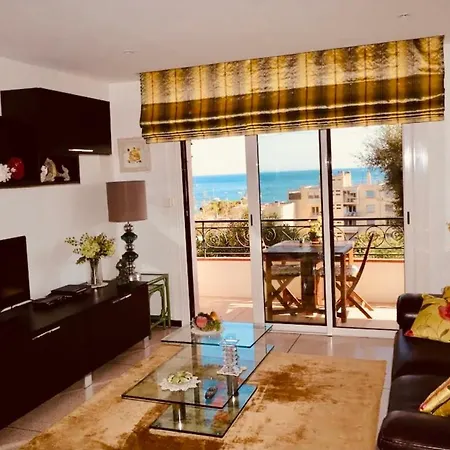 Spacieux Appartement Climatise Vue Mer Ref Roche Rouge 01 Апартаменты *