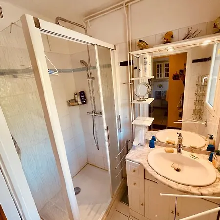Spacieux Appartement Climatise Vue Mer Ref Roche Rouge 01